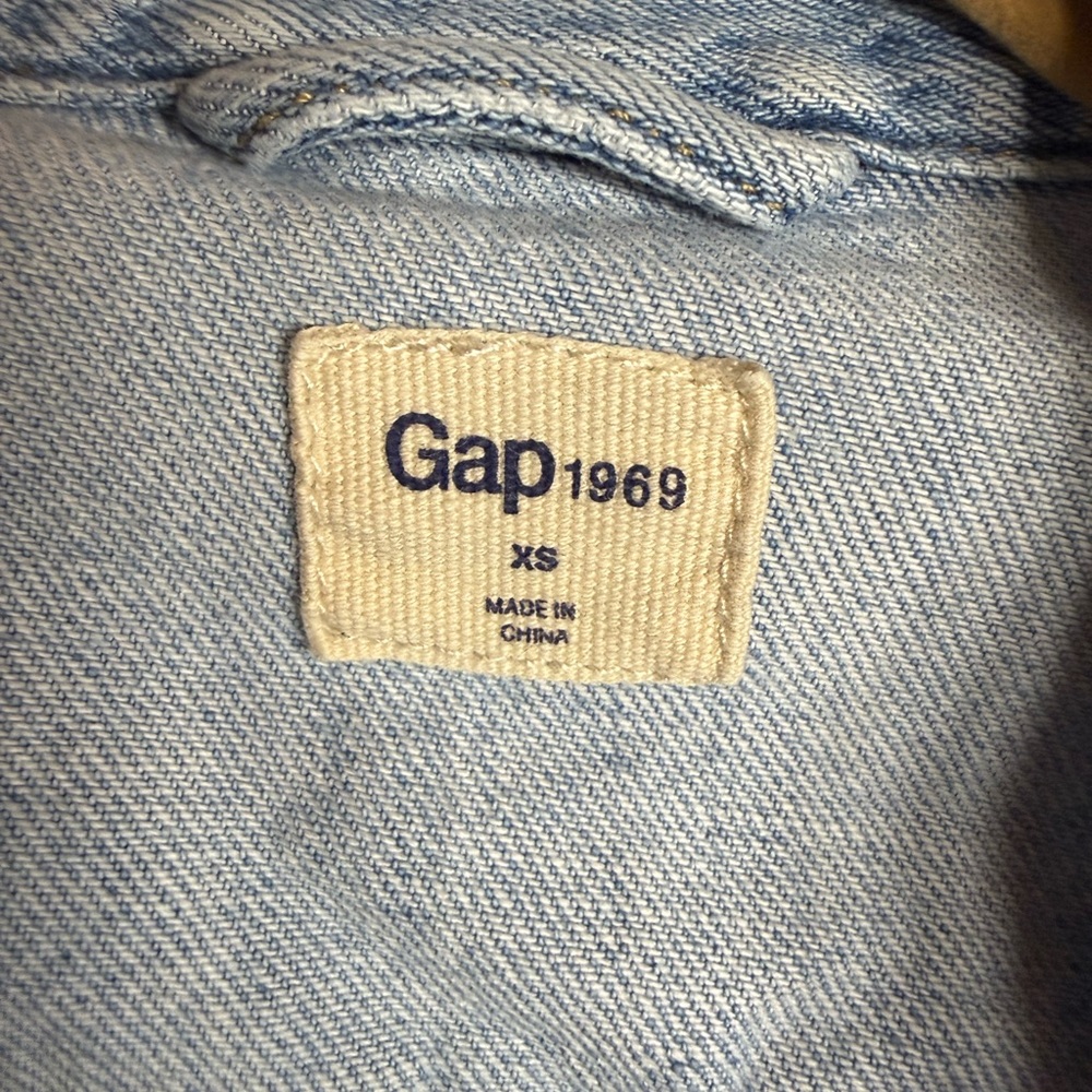 GAP Light Blue Denim Trucker‎ Jacket - Picture 7 of 13